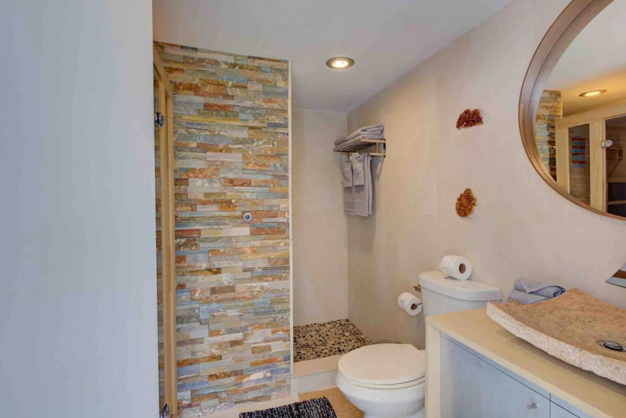 Luxury Retreat With Cinema, Game Table, Pool, Jacuzzi , Giant Chess, 8 Beds