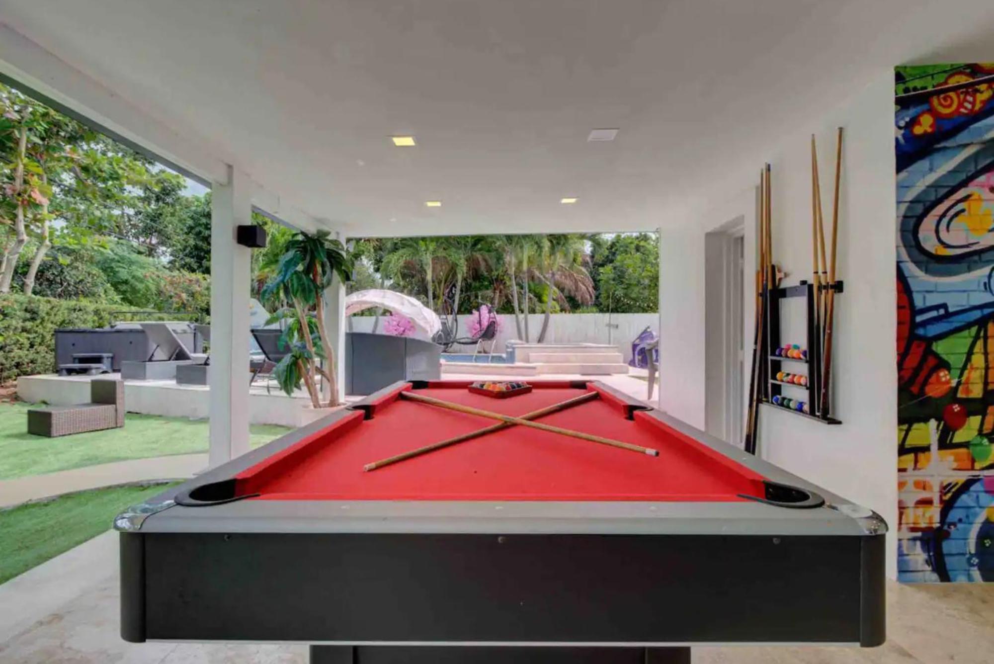 Villa Luxury Retreat With Cinema, Game Table, Pool, Jacuzzi , Giant Chess, 8 Beds