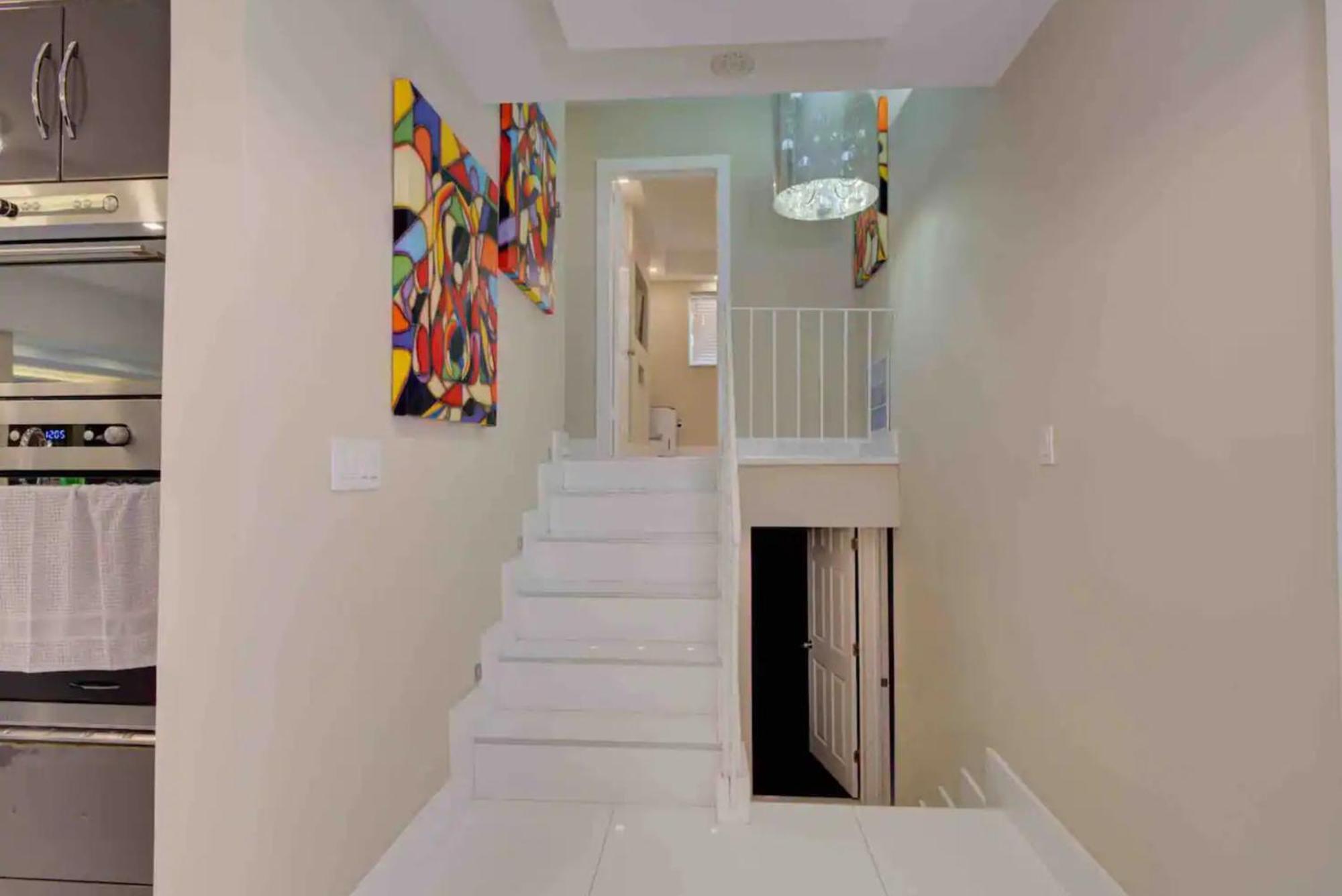 Luxury Retreat With Cinema, Game Table, Pool, Jacuzzi , Giant Chess, 8 Beds Villa