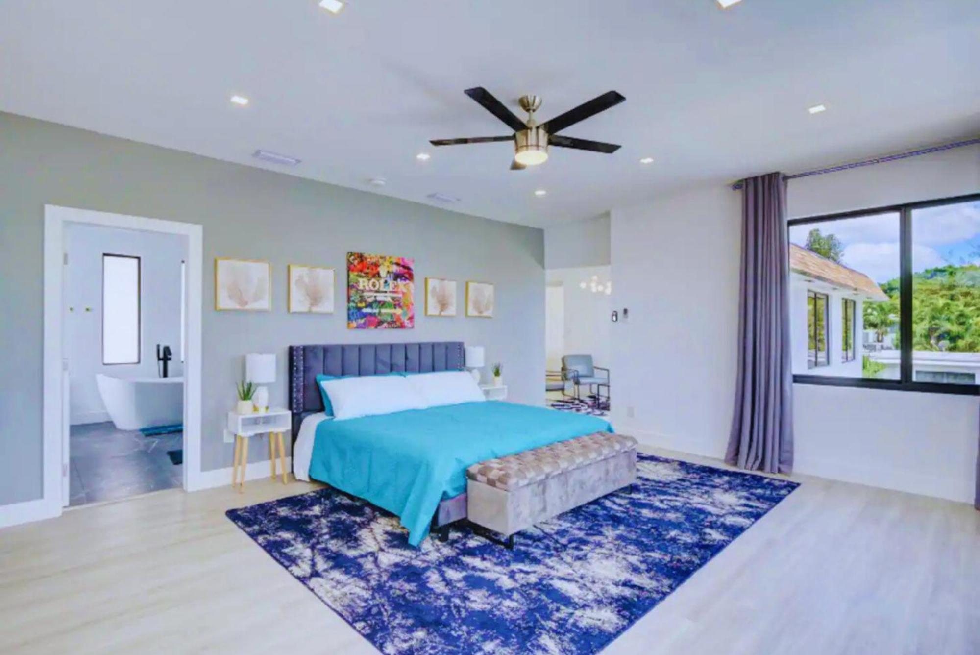 Villa Luxe Waterfront Mansion W Private Nightclub, Cinema, Game Room, Gym & Pool