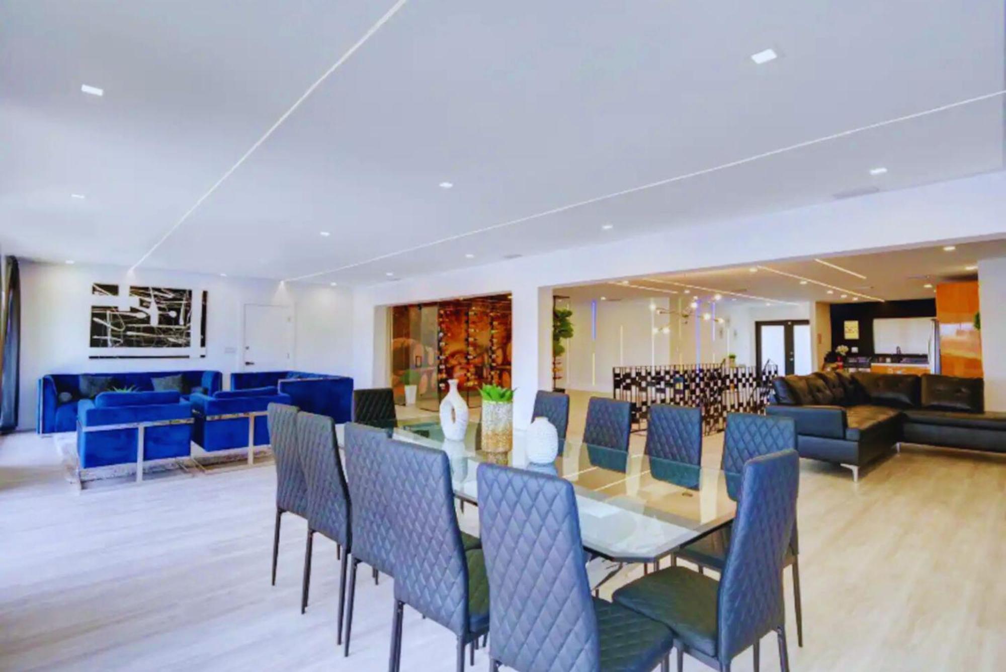 Luxe Waterfront Mansion W Private Nightclub, Cinema, Game Room, Gym & Pool