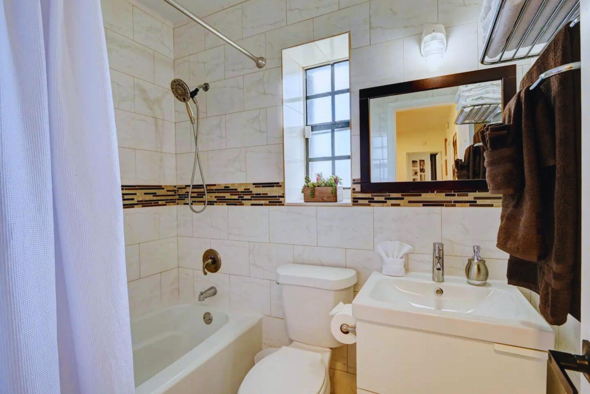 Luxe Waterfront Mansion W Private Nightclub, Cinema, Game Room, Gym & Pool Villa Miami