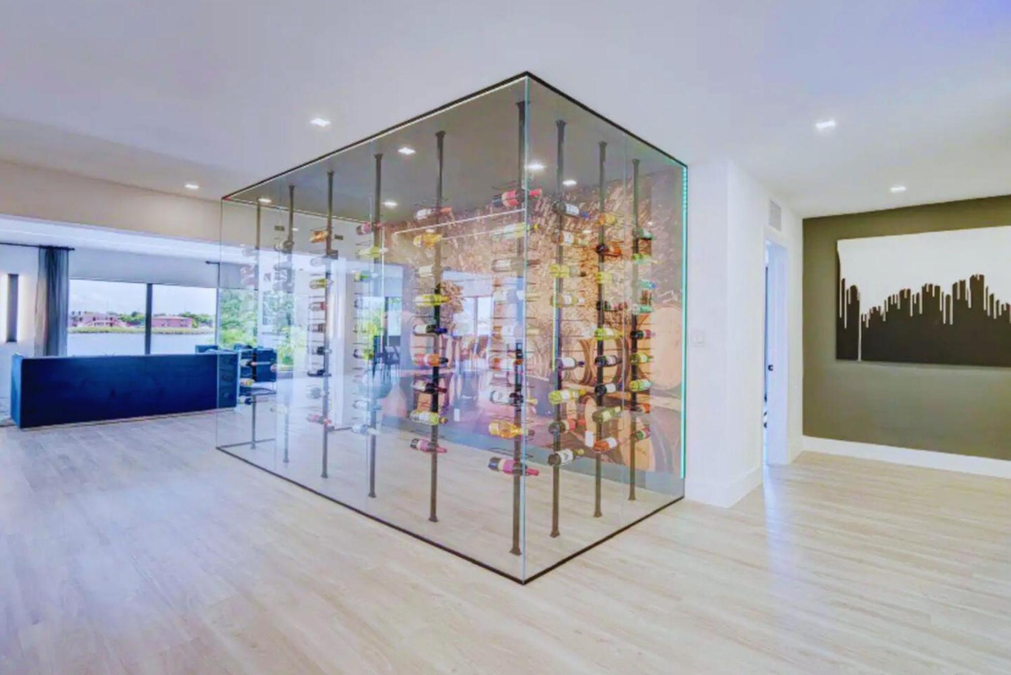 Luxe Waterfront Mansion W Private Nightclub, Cinema, Game Room, Gym & Pool