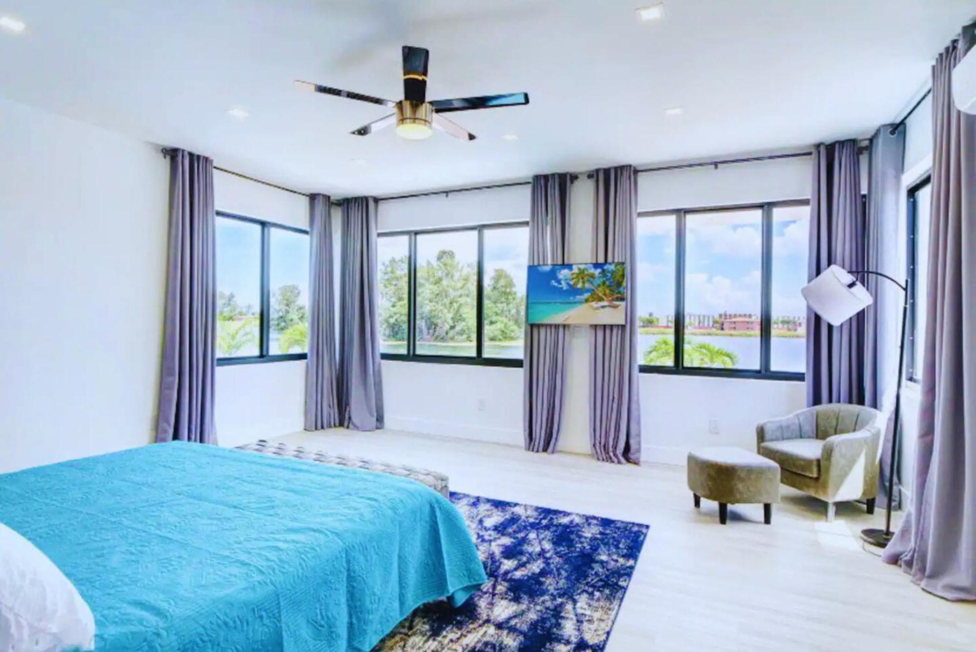 Villa Luxe Waterfront Mansion W Private Nightclub, Cinema, Game Room, Gym & Pool Miami