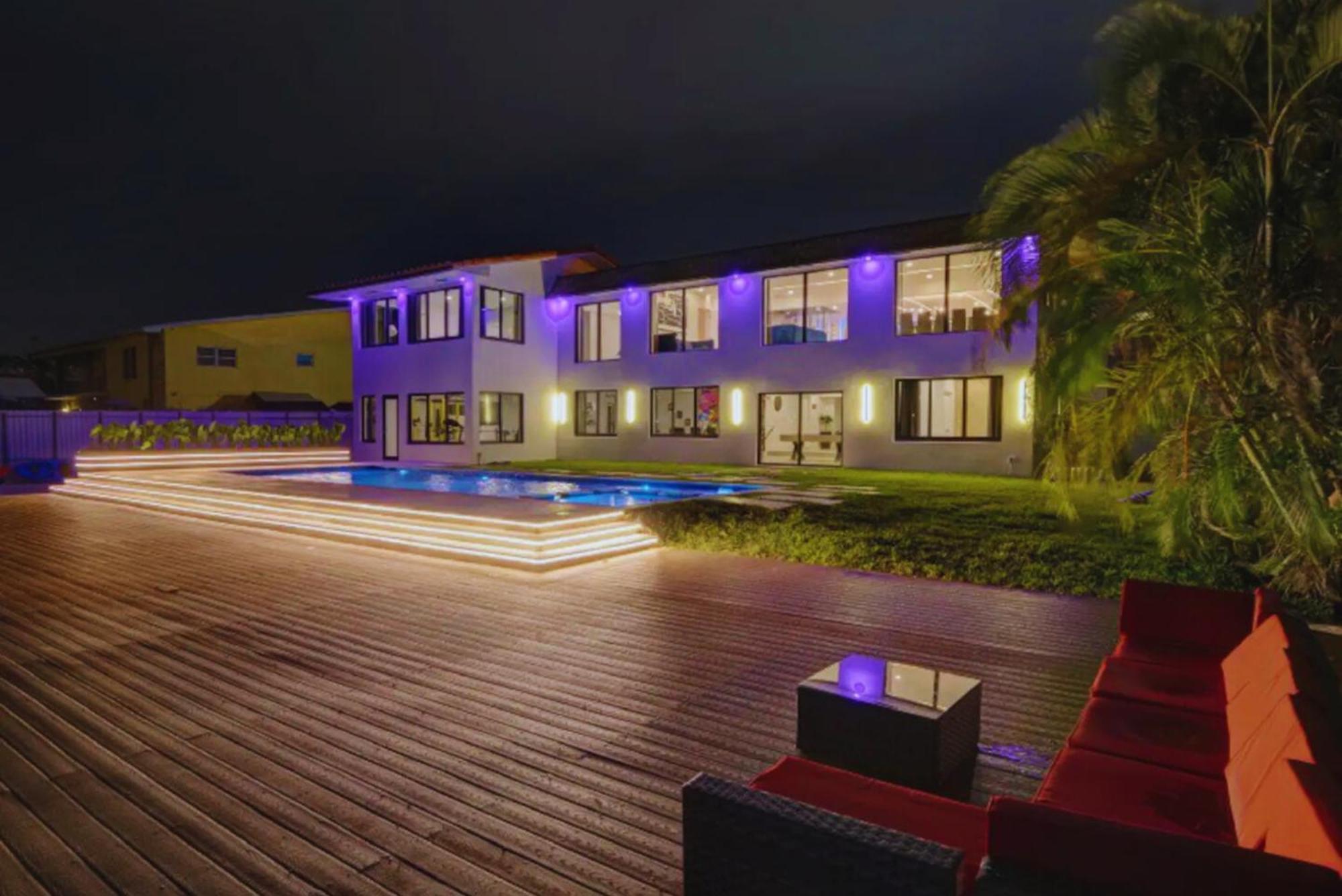 Luxe Waterfront Mansion W Private Nightclub, Cinema, Game Room, Gym & Pool Miami