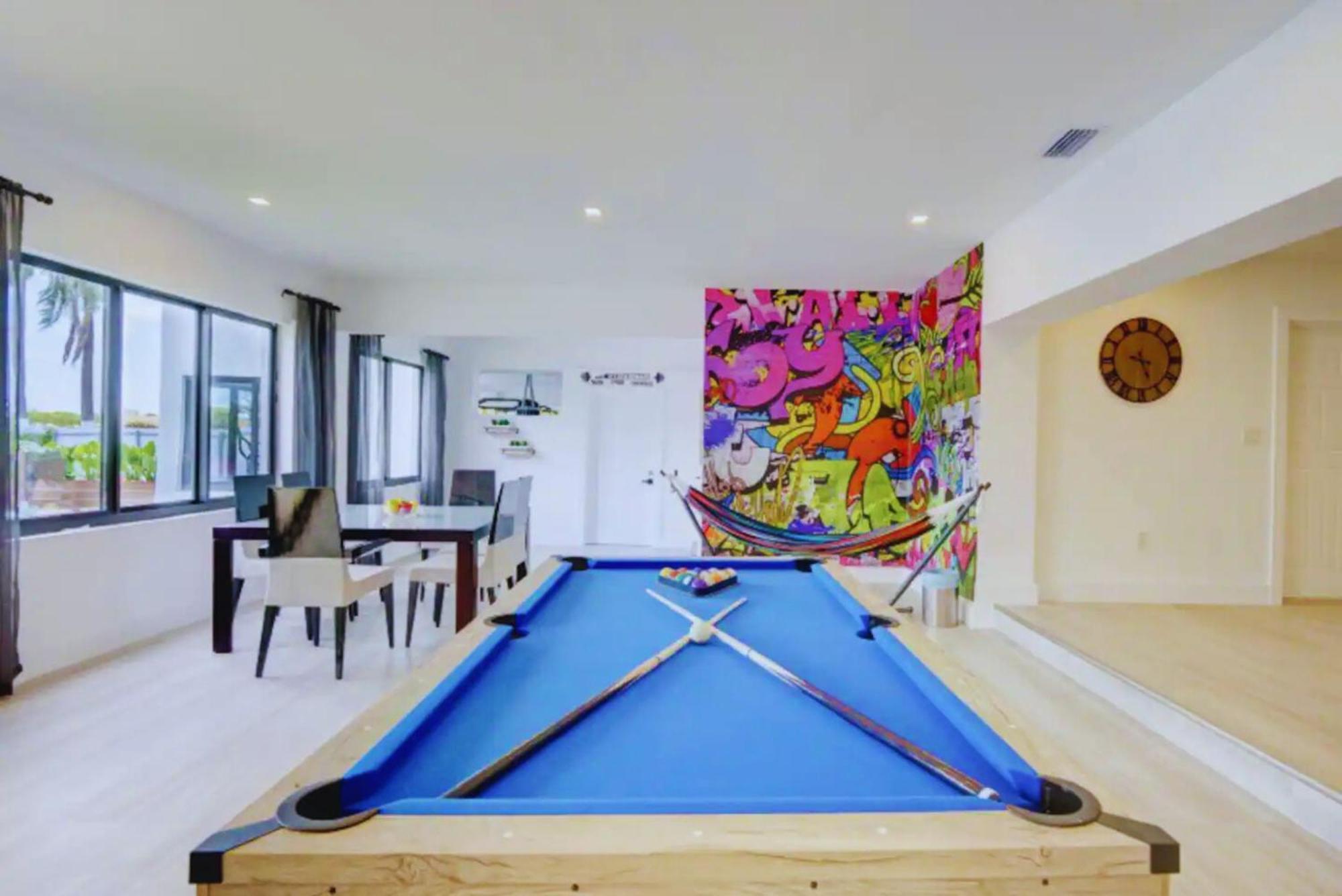 Villa Luxe Waterfront Mansion W Private Nightclub, Cinema, Game Room, Gym & Pool *