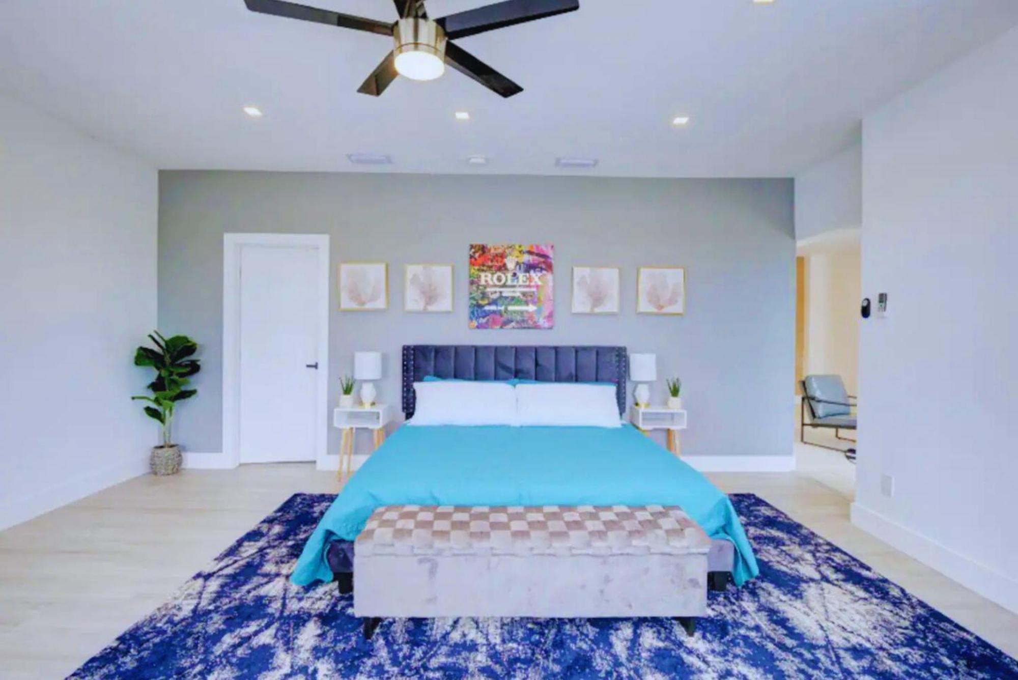 Luxe Waterfront Mansion W Private Nightclub, Cinema, Game Room, Gym & Pool Villa