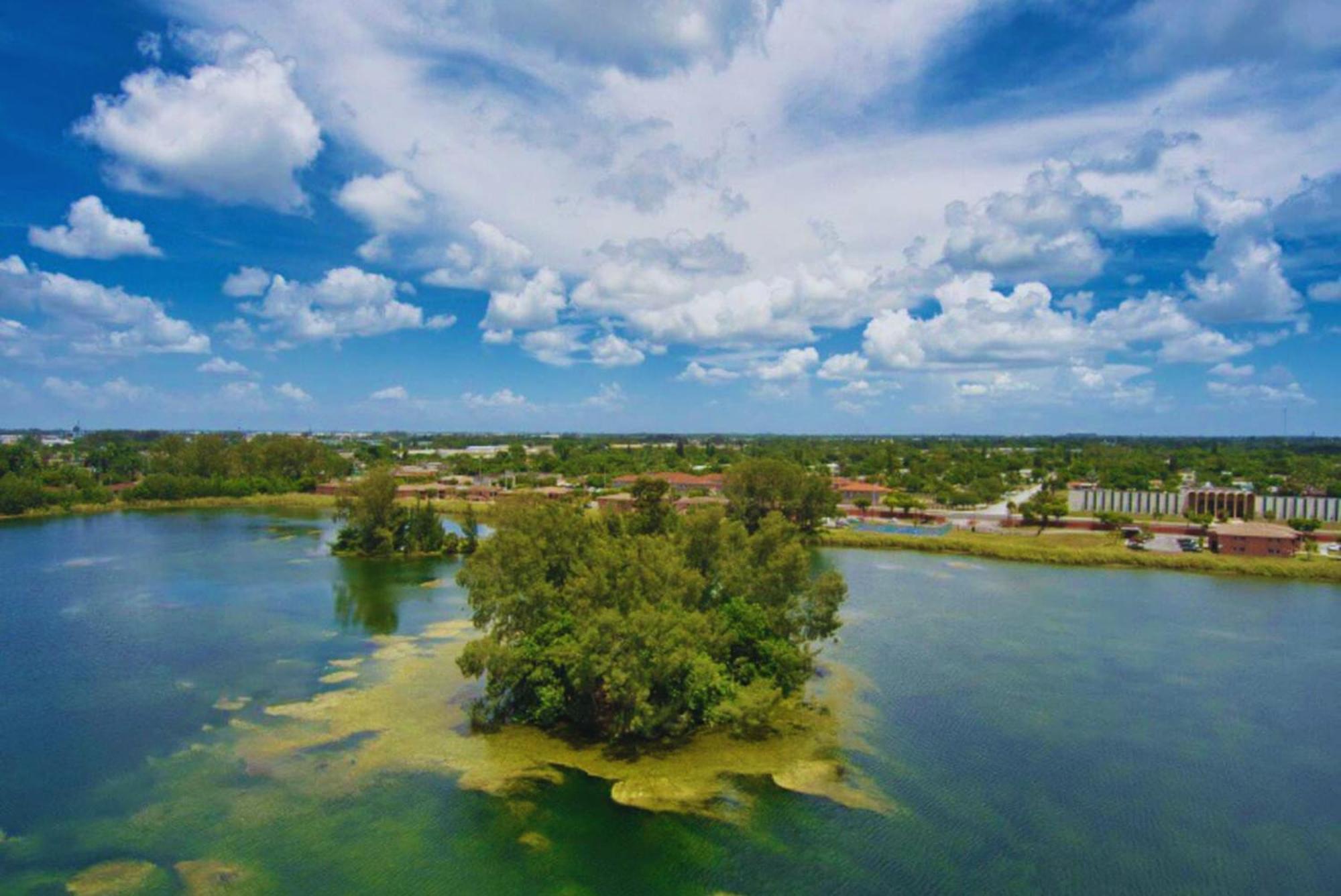 Luxe Waterfront Mansion W Private Nightclub, Cinema, Game Room, Gym & Pool Villa Miami