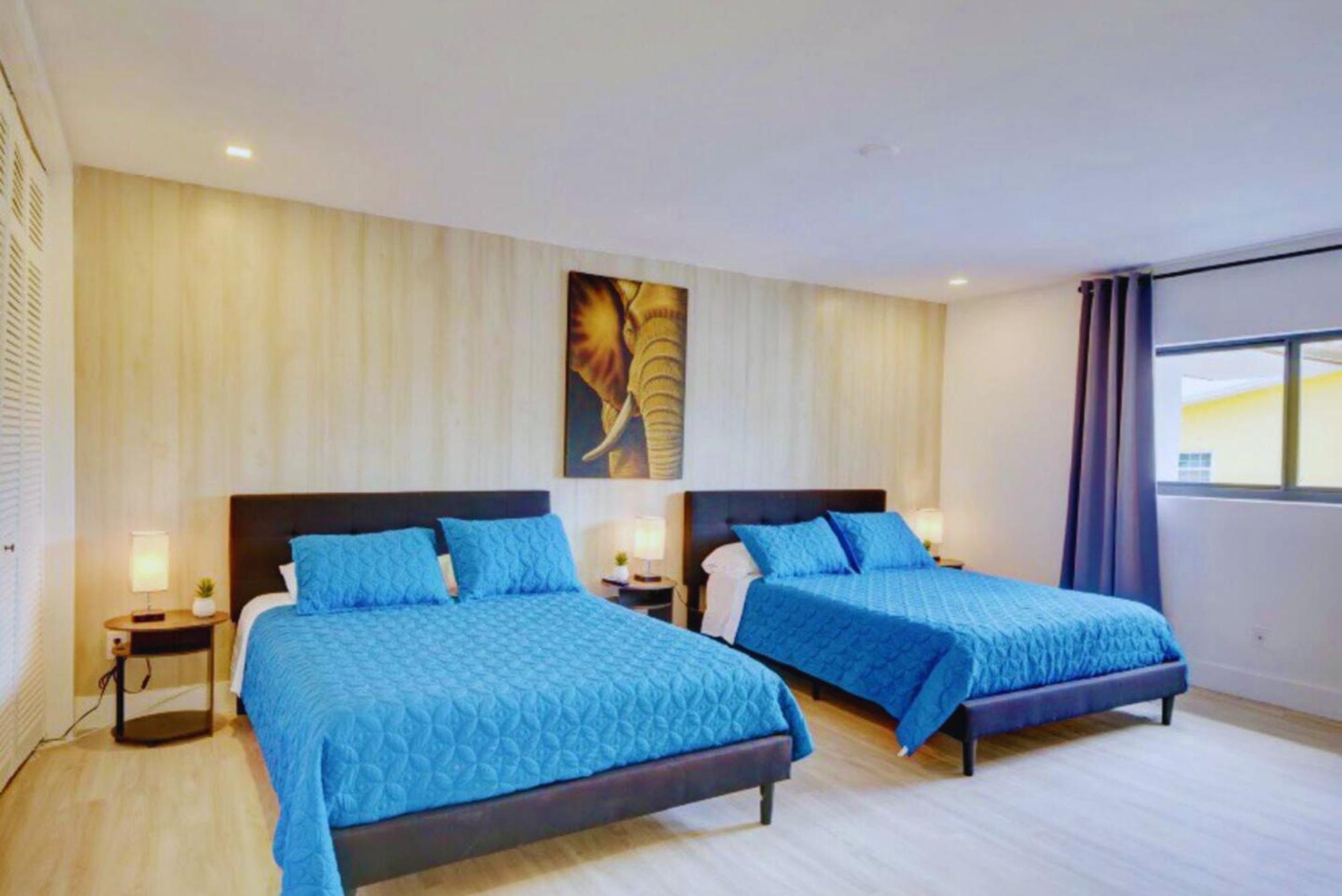 Luxe Waterfront Mansion W Private Nightclub, Cinema, Game Room, Gym & Pool * Miami