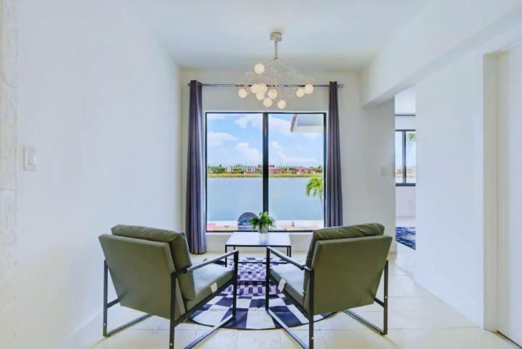 Luxe Waterfront Mansion W Private Nightclub, Cinema, Game Room, Gym & Pool Miami