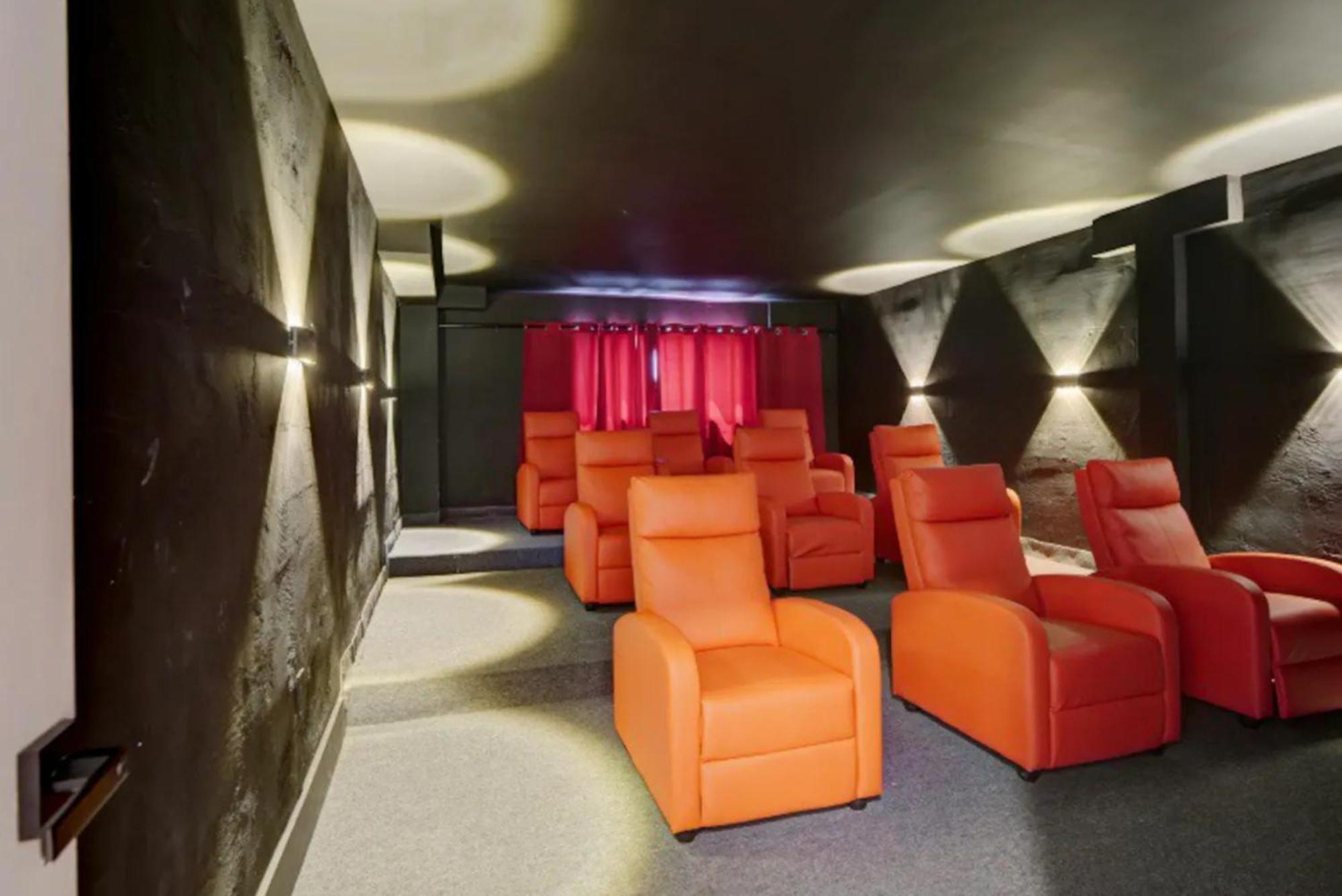 Villa Luxe Waterfront Mansion W Private Nightclub, Cinema, Game Room, Gym & Pool *