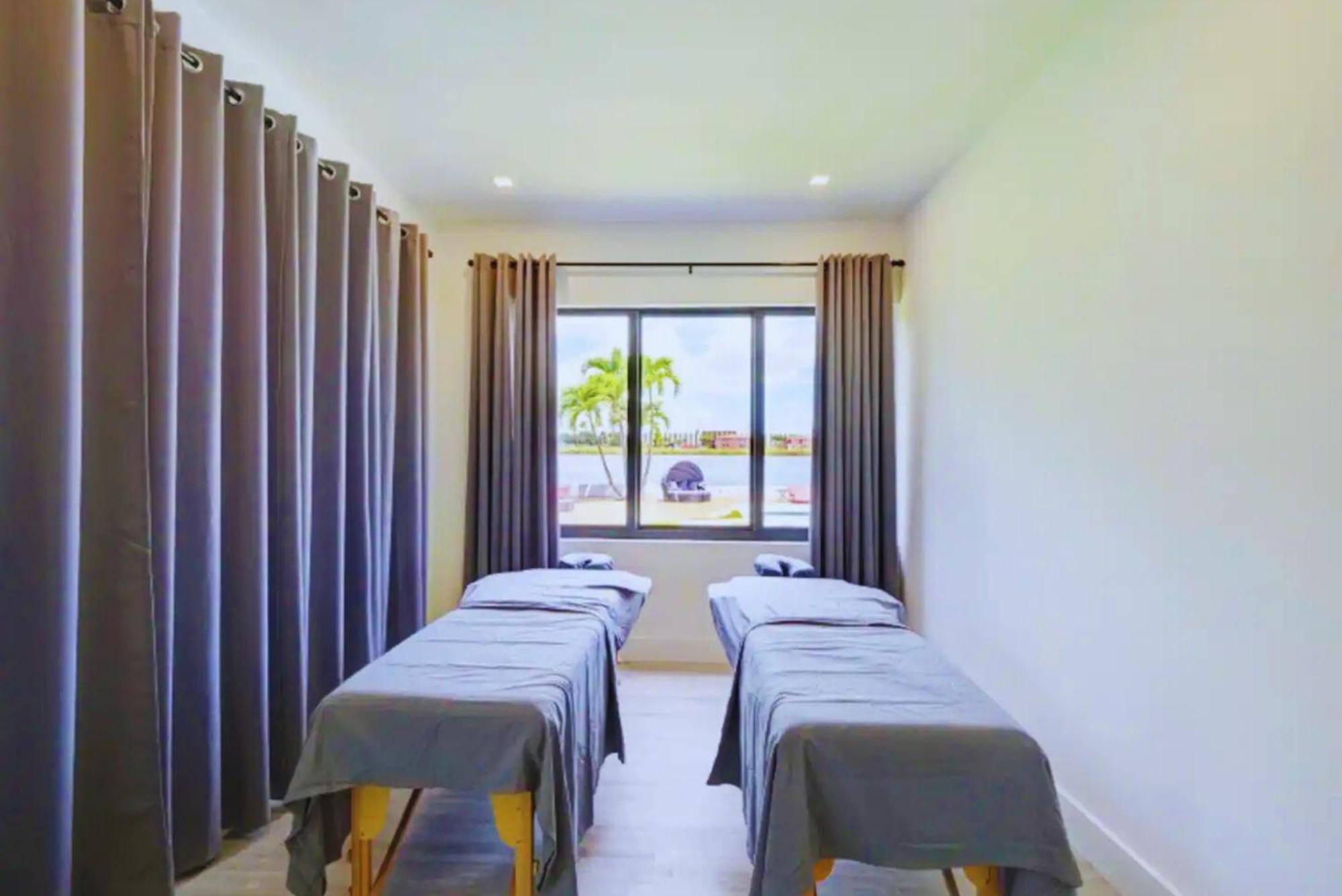 Villa Luxe Waterfront Mansion W Private Nightclub, Cinema, Game Room, Gym & Pool
