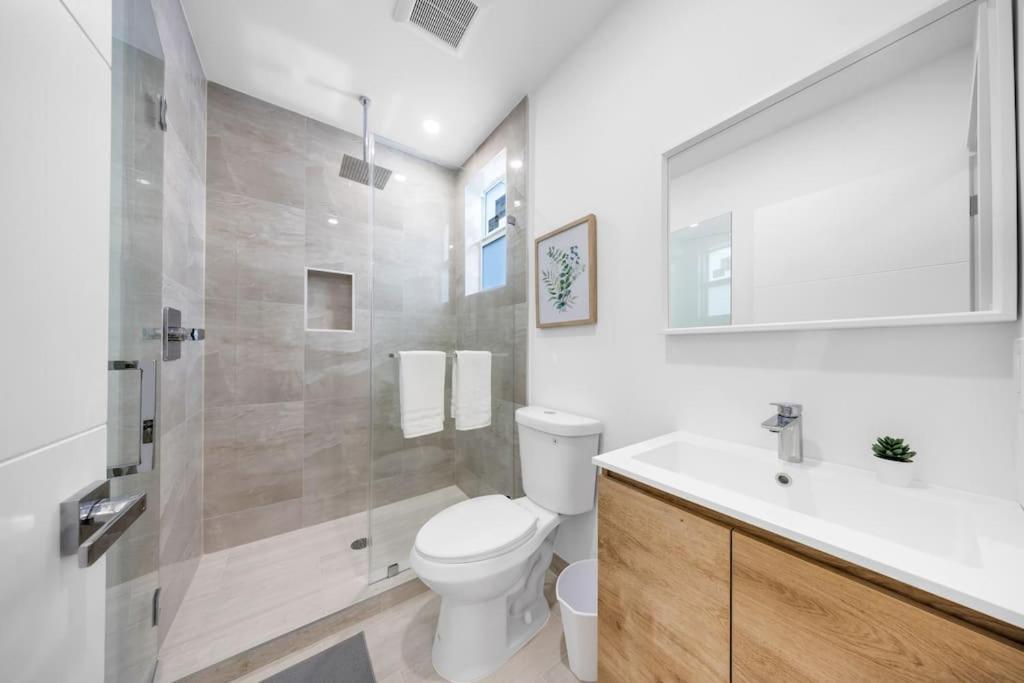 Up To 12 Guests! Modern Near Wynwood 29! *