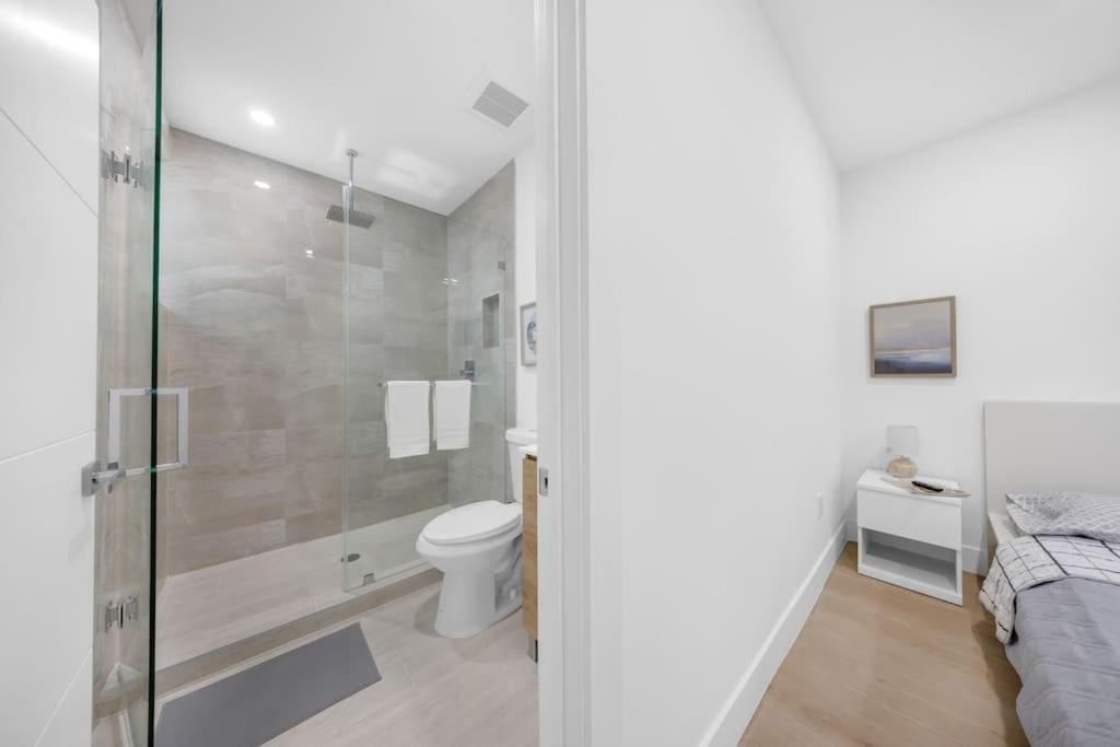 Up To 12 Guests! Modern Near Wynwood 29! Villa