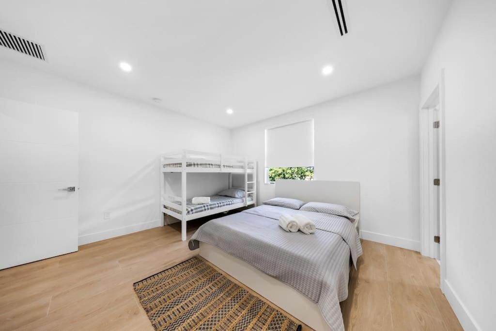 Villa Up To 12 Guests! Modern Near Wynwood 29! Miami