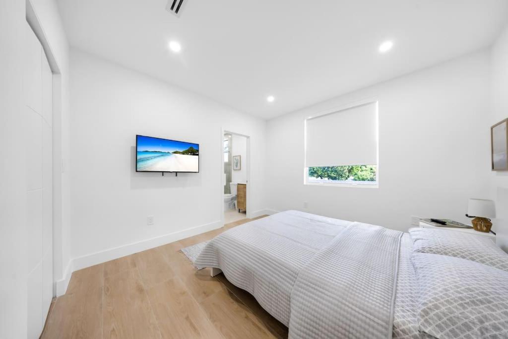 Up To 12 Guests! Modern Near Wynwood 29! *