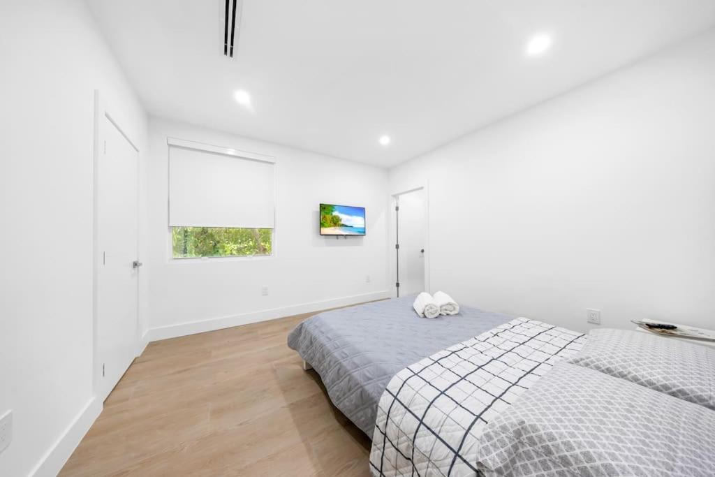 Up To 12 Guests! Modern Near Wynwood 29!