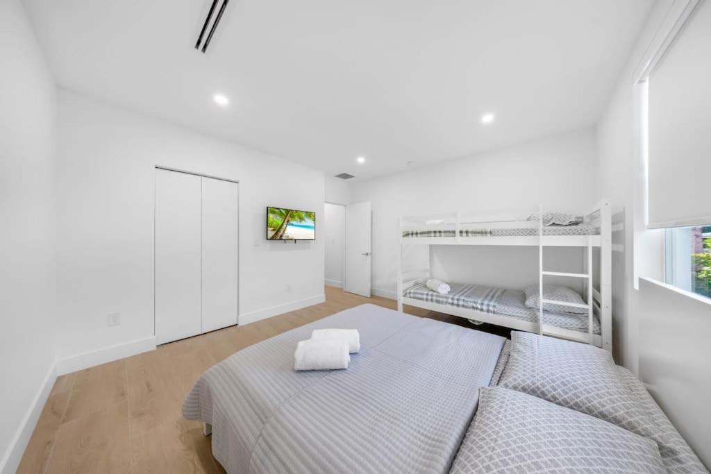 Up To 12 Guests! Modern Near Wynwood 29! Villa Miami