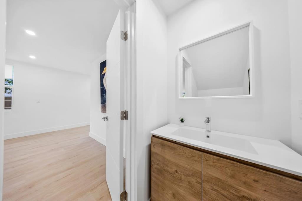 Up To 12 Guests! Modern Near Wynwood 29! *