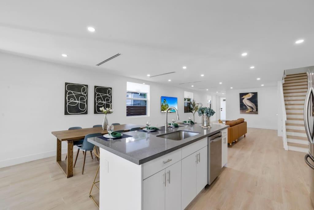 Up To 12 Guests! Modern Near Wynwood 29! Miami