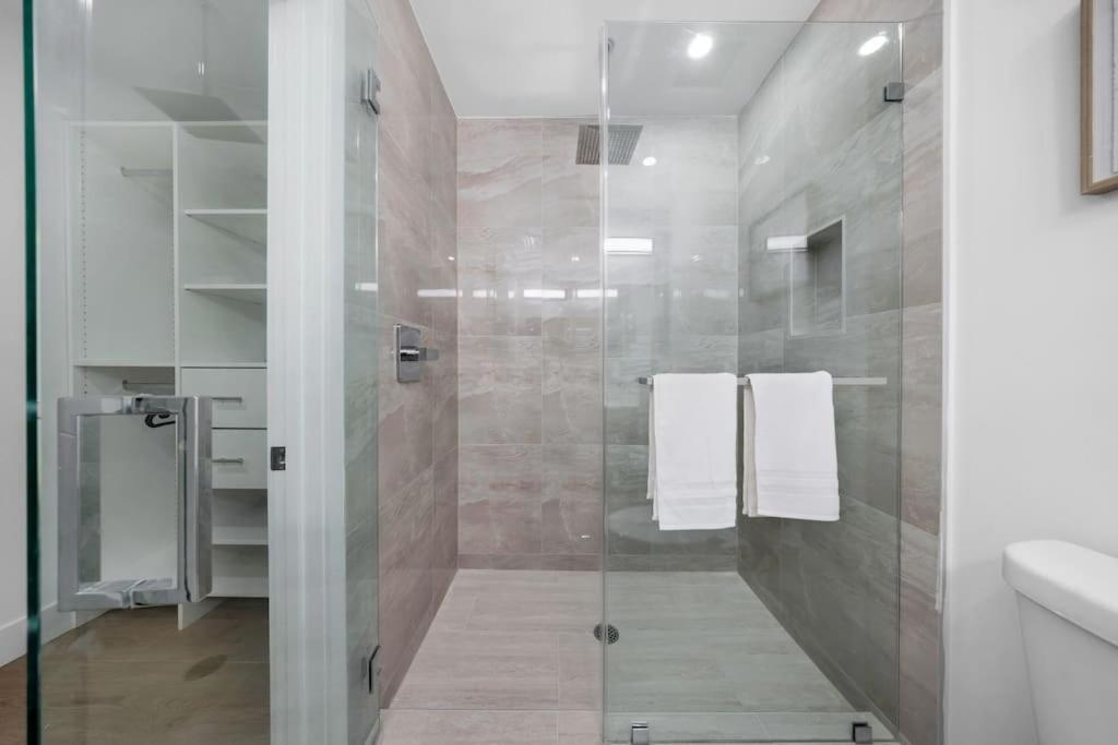 Villa Up To 12 Guests! Modern Near Wynwood 29!