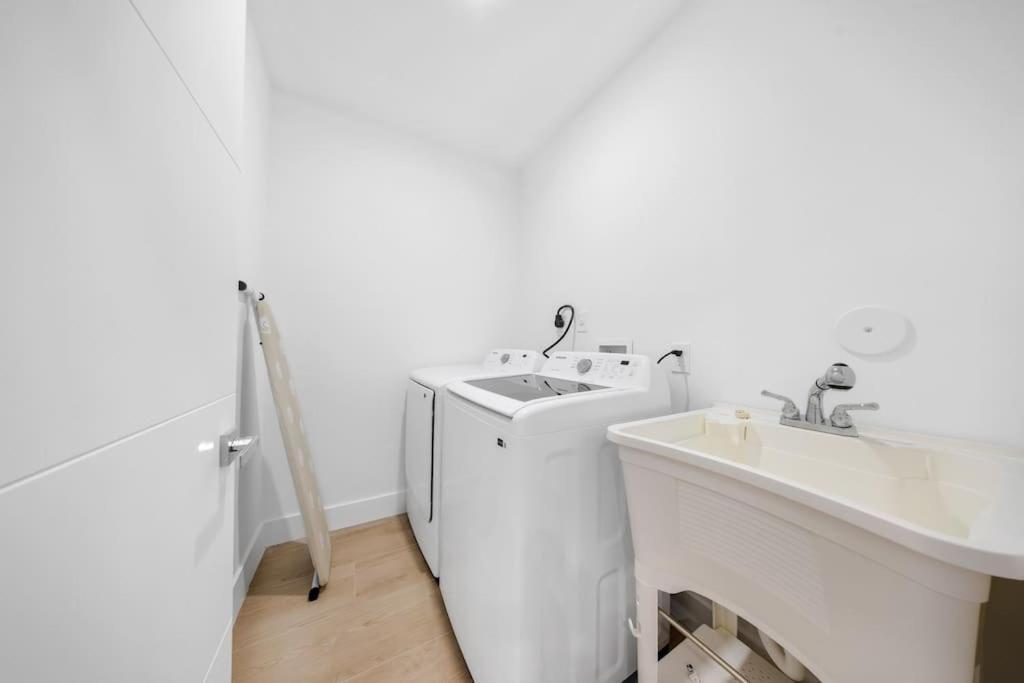 Up To 12 Guests! Modern Near Wynwood 29! Villa Miami