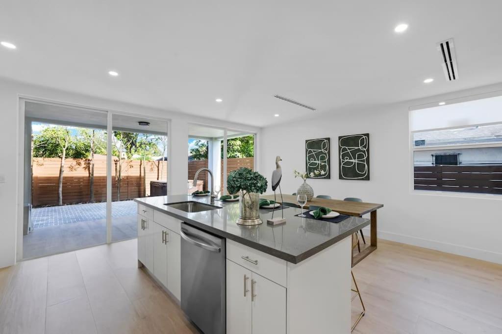 Villa Up To 12 Guests! Modern Near Wynwood 29!