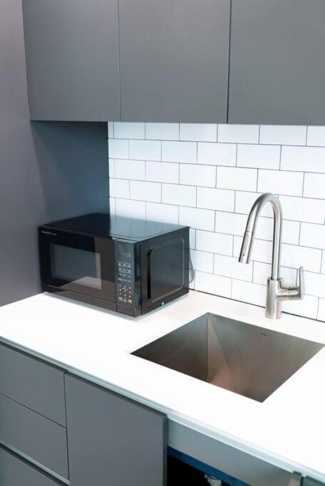 Charming 2 Bedroom Downtown 2106 Free Parking * Miami