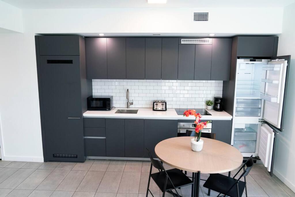 Charming 2 Bedroom Downtown 2106 Free Parking