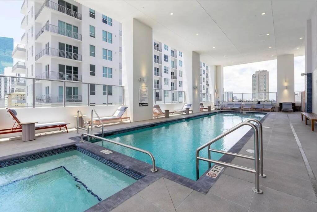 Charming 2 Bedroom Downtown 2106 Free Parking Apartment *