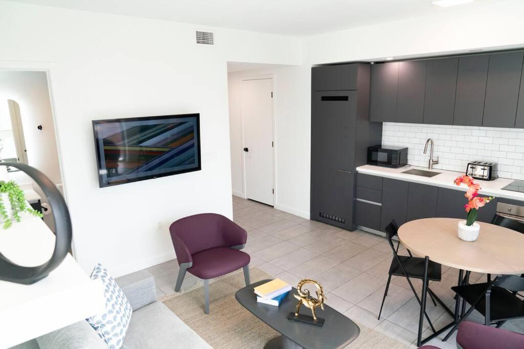 Charming 2 Bedroom Downtown 2106 Free Parking * Miami