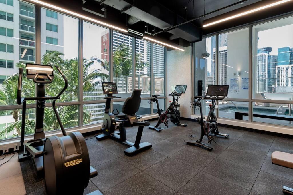 Apartment Stylish Modern Downtown Free Parking