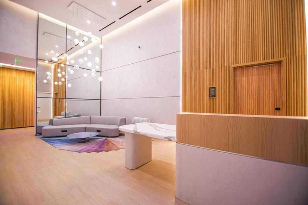 Apartment Stylish Modern Downtown Free Parking *