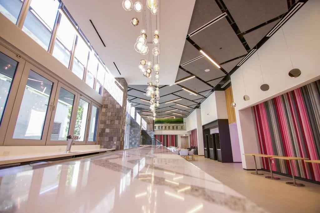 Apartment Stylish Modern Downtown Free Parking *