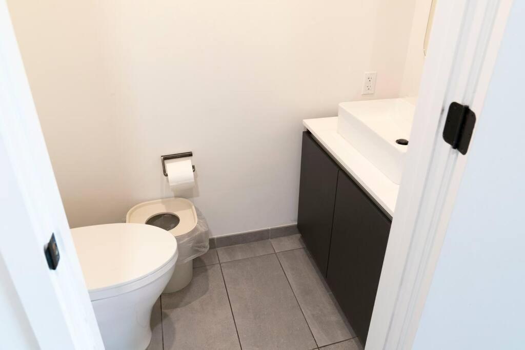 Charming 2 Bedroom Downtown 2106 Free Parking * Miami