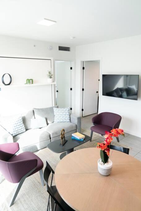 Charming 2 Bedroom Downtown 2106 Free Parking Apartment