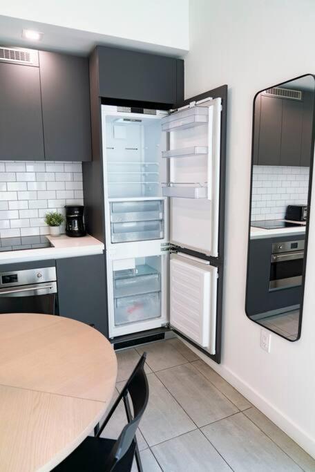 Charming 2 Bedroom Downtown 2106 Free Parking *