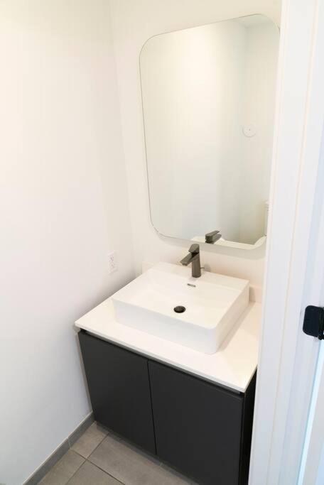 Charming 2 Bedroom Downtown 2106 Free Parking * Miami