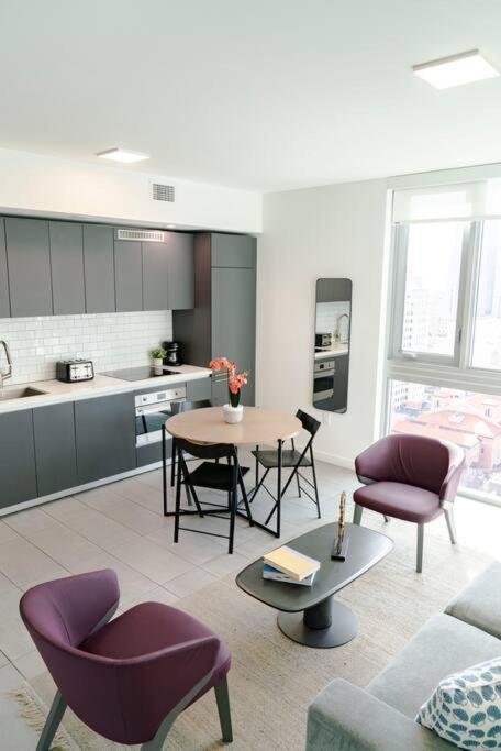 Charming 2 Bedroom Downtown 2106 Free Parking
