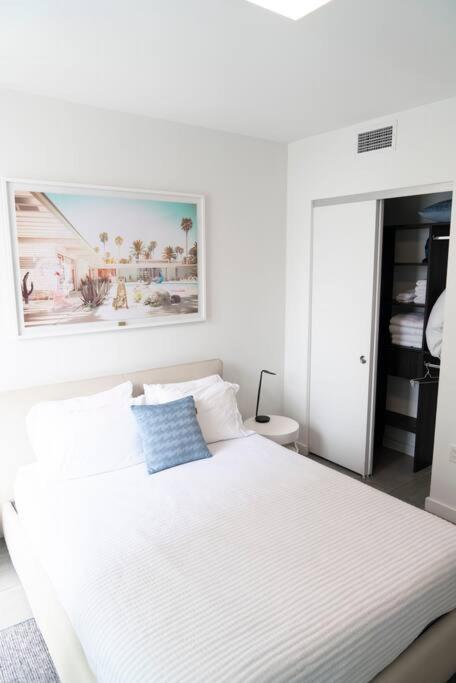 Charming 2 Bedroom Downtown 2106 Free Parking Apartment *