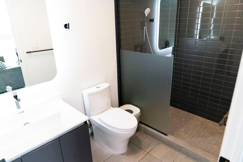 Charming 2 Bedroom Downtown 2106 Free Parking