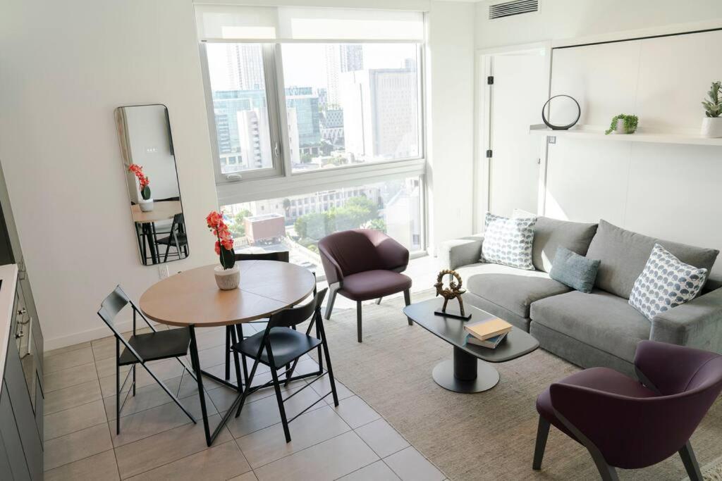 Charming 2 Bedroom Downtown 2106 Free Parking Apartment