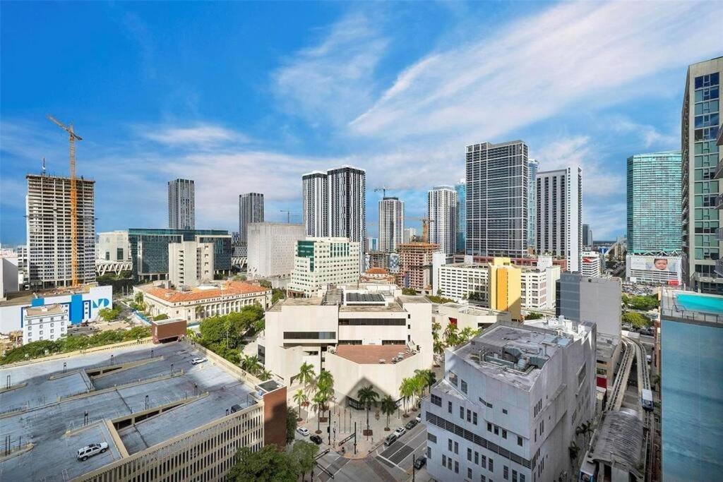 Charming 2 Bedroom Downtown 2106 Free Parking Miami
