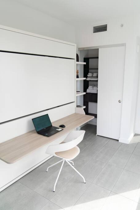 Charming 2 Bedroom Downtown 2106 Free Parking * Miami