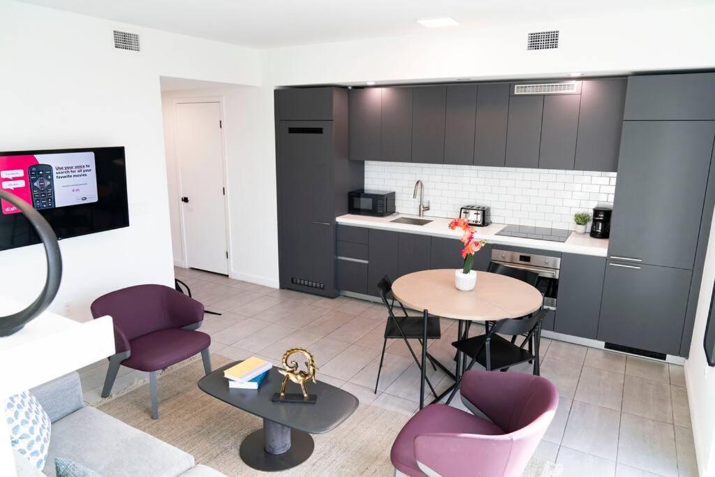 Charming 2 Bedroom Downtown 2106 Free Parking Apartment *