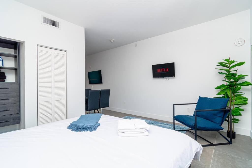 Apartment King Bed Brand New Oasis Minutes To Brickell