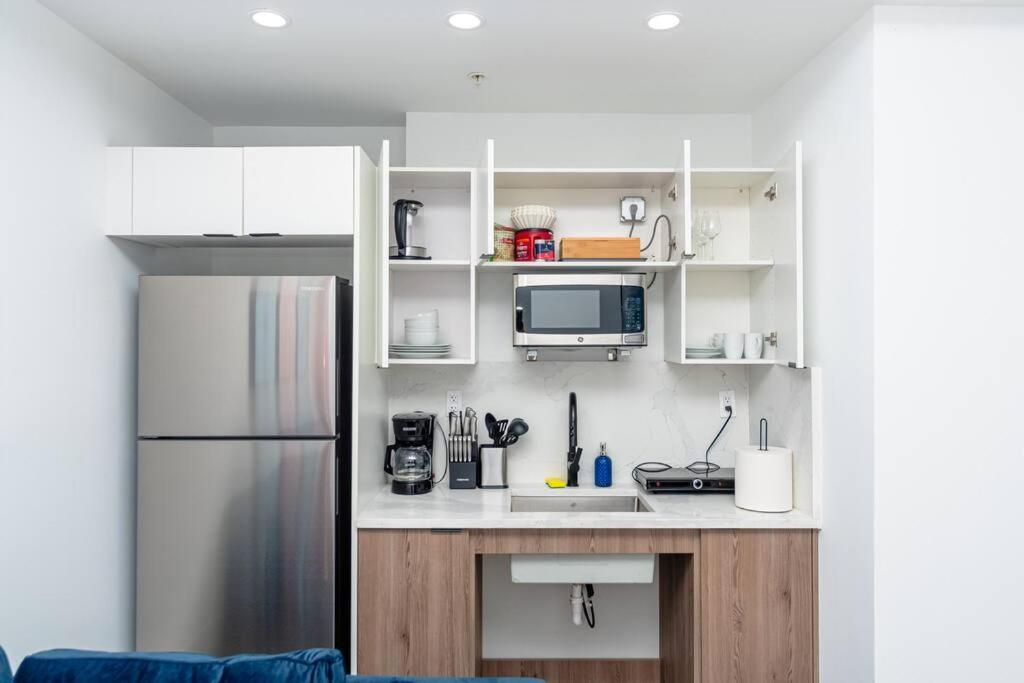 King Bed Brand New Oasis Minutes To Brickell Apartment *