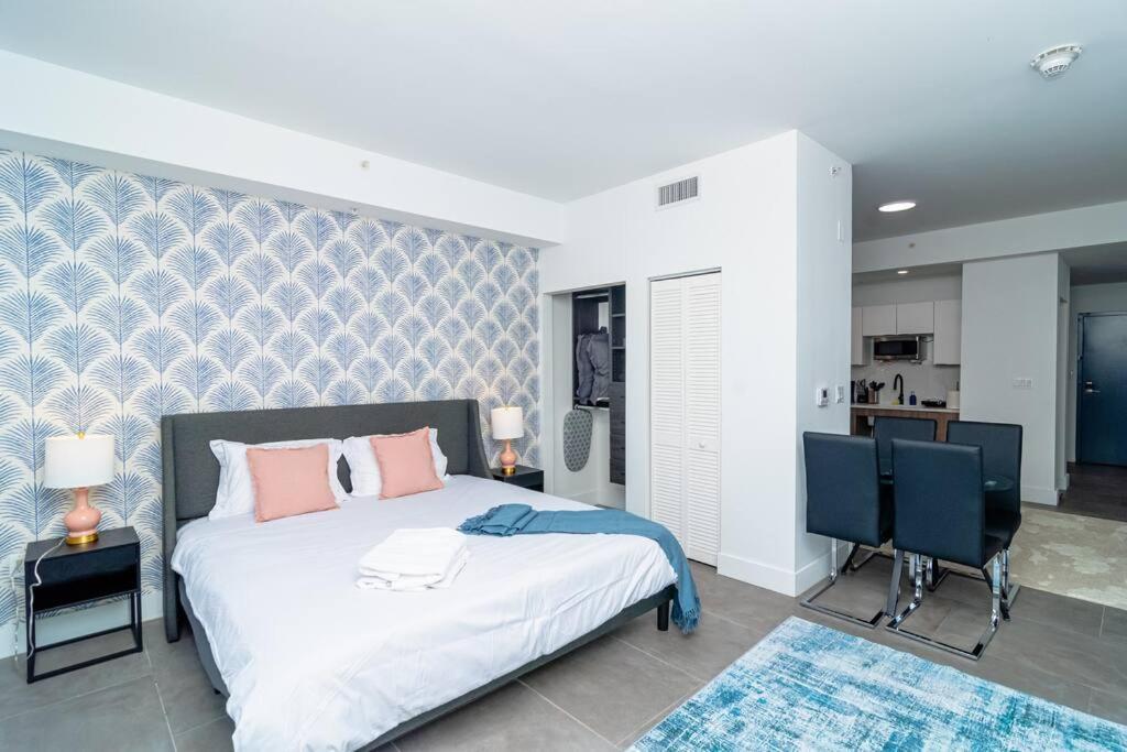 King Bed Brand New Oasis Minutes To Brickell Miami
