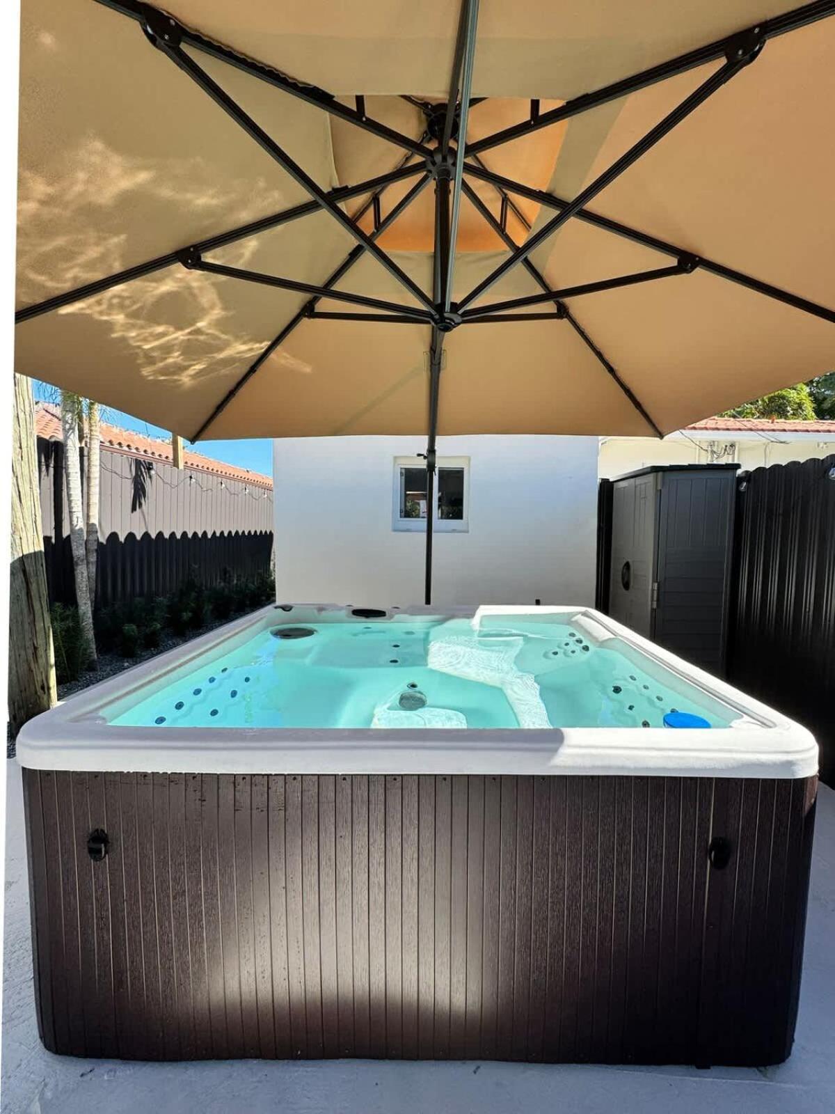 With Office Space And Hot Tub Holiday home *