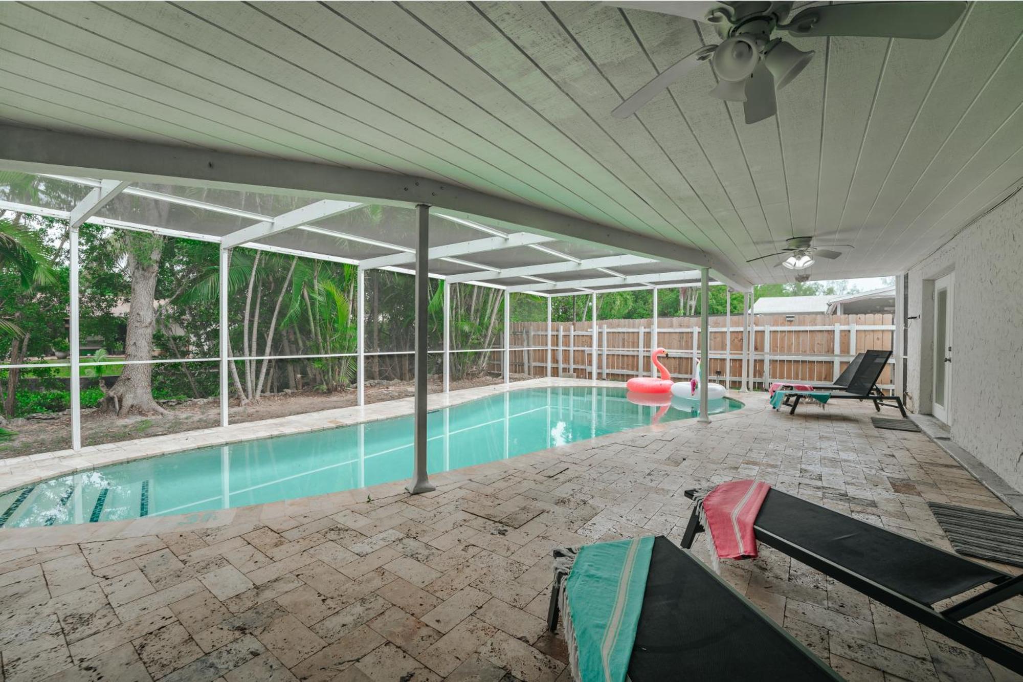 Beautiful Aventura Sleeps 26 Holiday home *